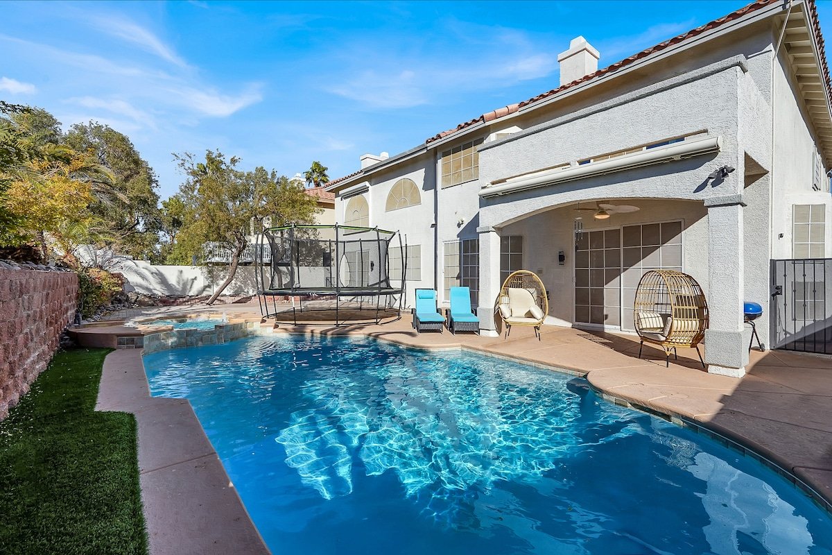 Luxe 5BR Home w/ Pool, BBQ, EV Charger Near Strip! gallery image 2