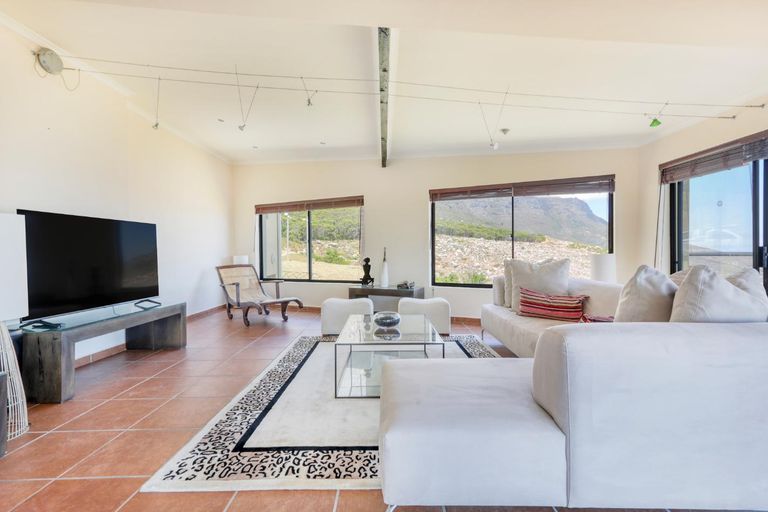 Villa Sol Camps Bay - Family retreat with views