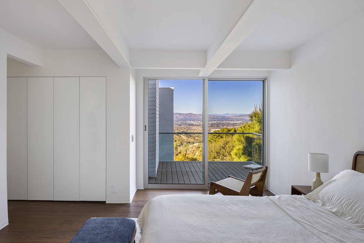 The Easton Residence gallery image 4