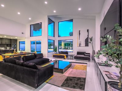 LuxuryVilla,5BR 4.5BA Pool/Jacuzzi