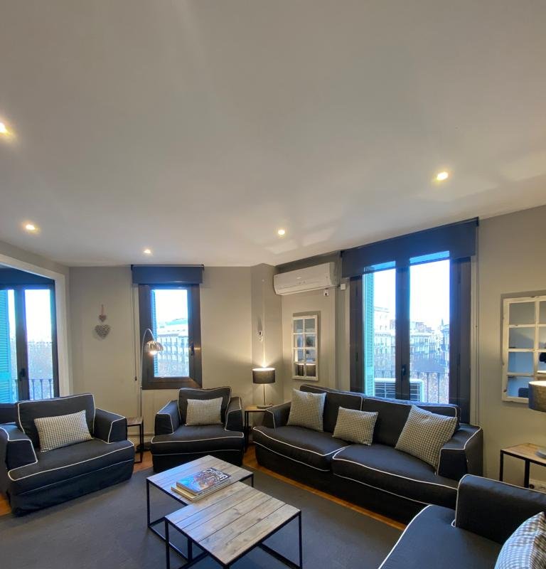 Family Apartment 10 pax centro de Barcelona gallery image 3