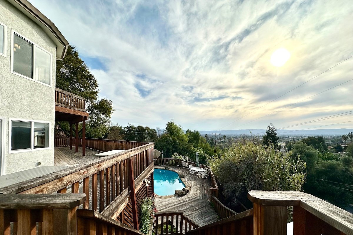 Luxury 7B4B Retreat Pool/Hot Tub/Play/Amazing View gallery image 4