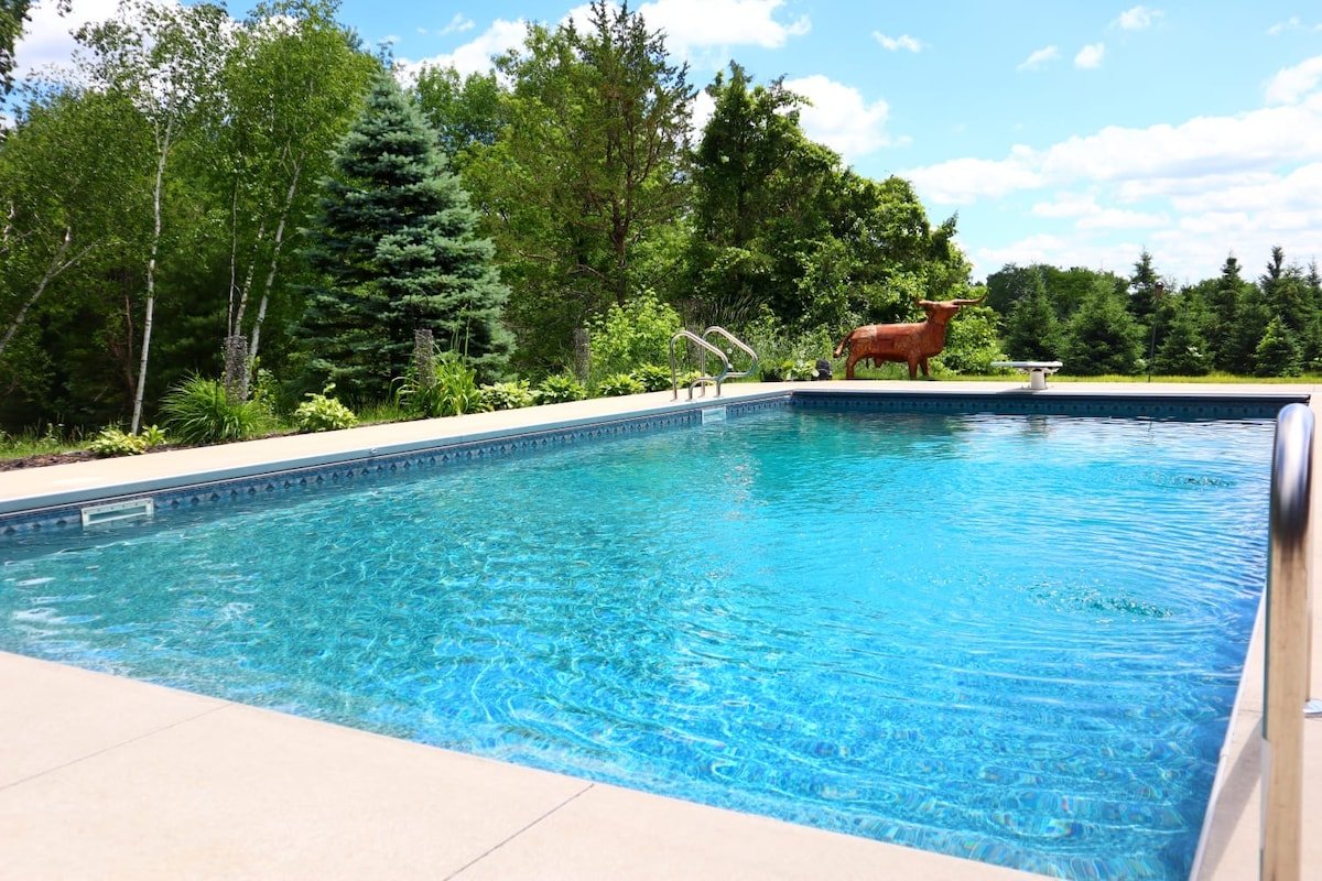 Luxury Country Retreat with POOL gallery image 4