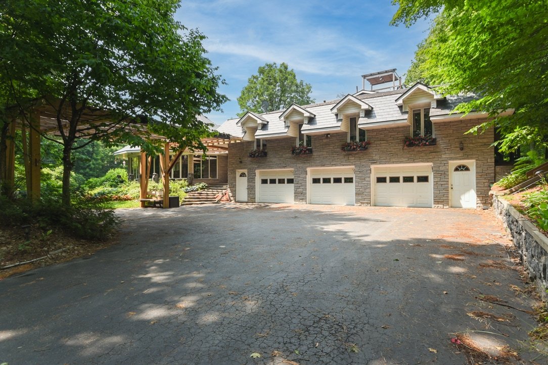 Thousand Owls Estate – your resort oasis in Ottawa gallery image 3