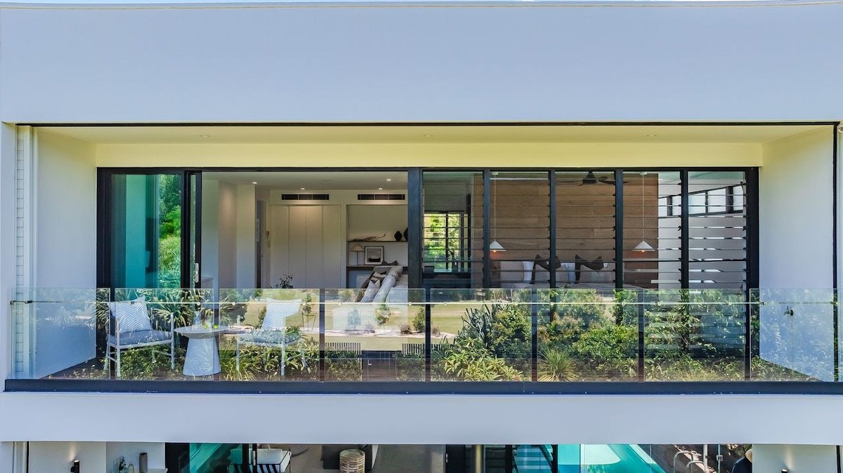 Oceans Echo- Opulent Beachfront home gallery image 4