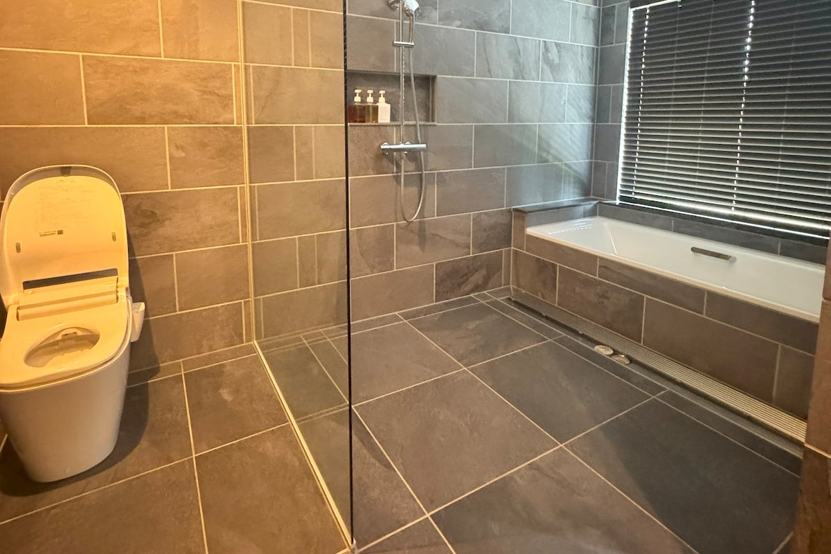 Song Saa | Designer 6-bedroom Chalet w Tatami Room gallery image 5