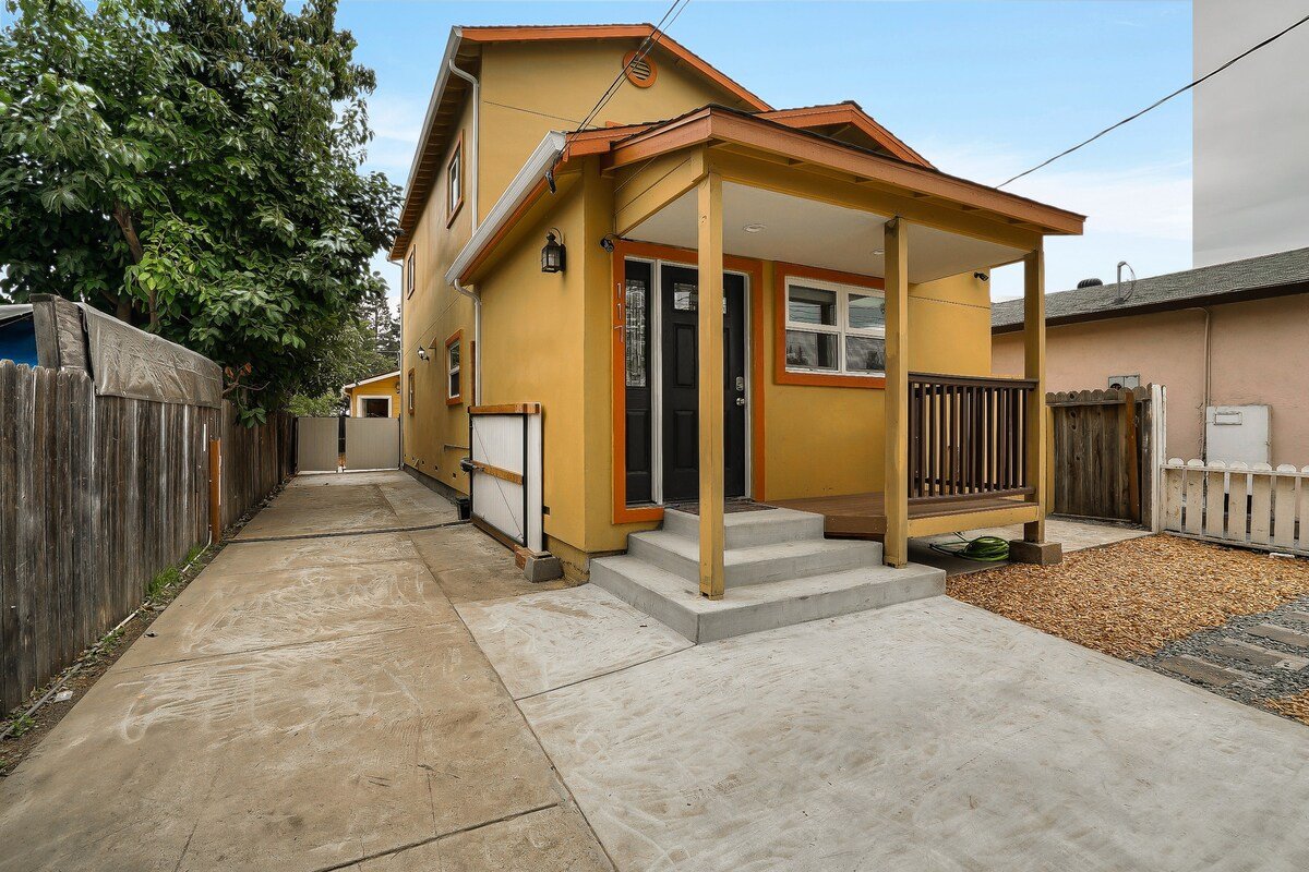 FOA12: 4/3.5 Brand New w/Private Detached Studio gallery image 3