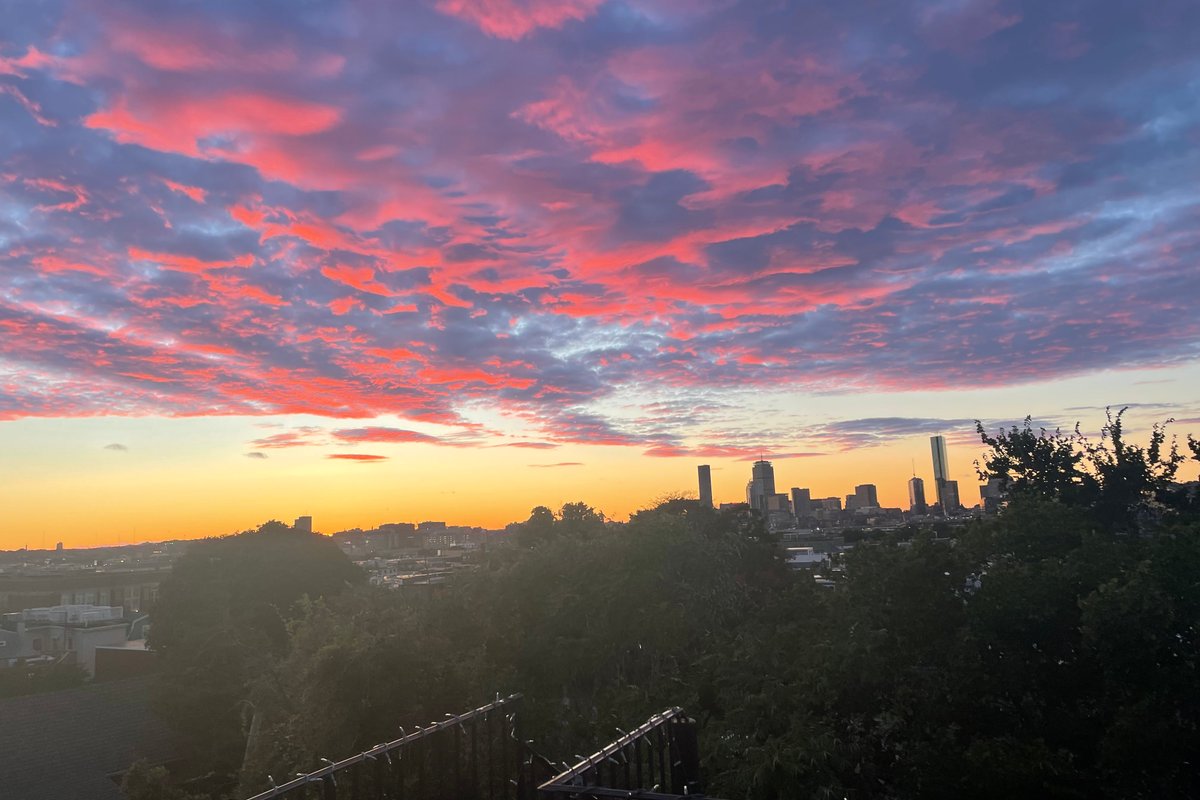 PH City Views, Spacious 2 Bed/2 Bath w/ 2 Decks