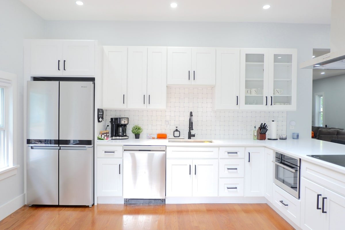 Modern 5BR | Near Subway & Downtown | Free Parking gallery image 2