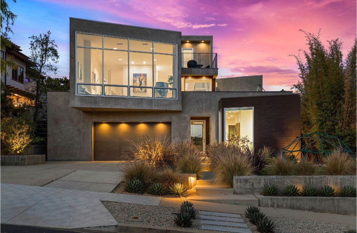 Large Modern House by Santa Monica + Venice gallery image 3