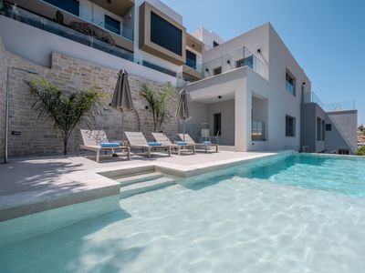 ArtCotel luxury villa,near beach and all amenities