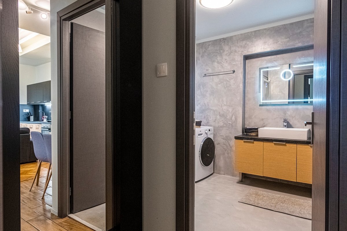 5BD Central Flat with Balcony, Brand New 120 sq.m gallery image 4