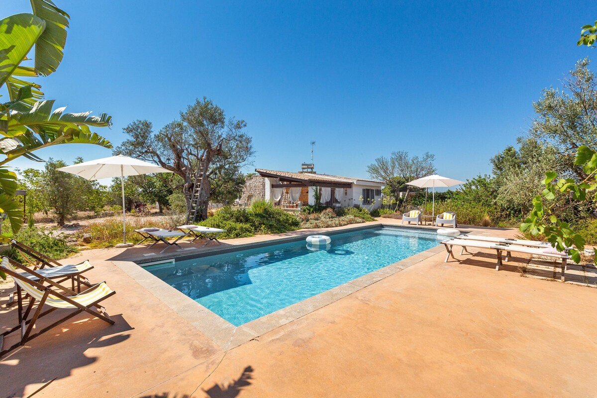 Trulli with pool in Puglia gallery image 2