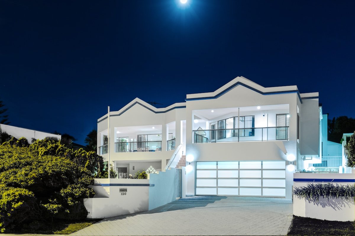 Mullaloo Beach Front, heat pool sauna ocean views gallery image 2