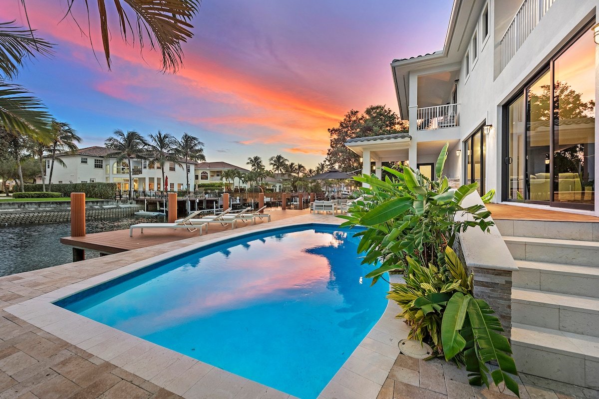 Waterfront Villa / Heated Pool, Gameroom, Sleeps12 gallery image 3