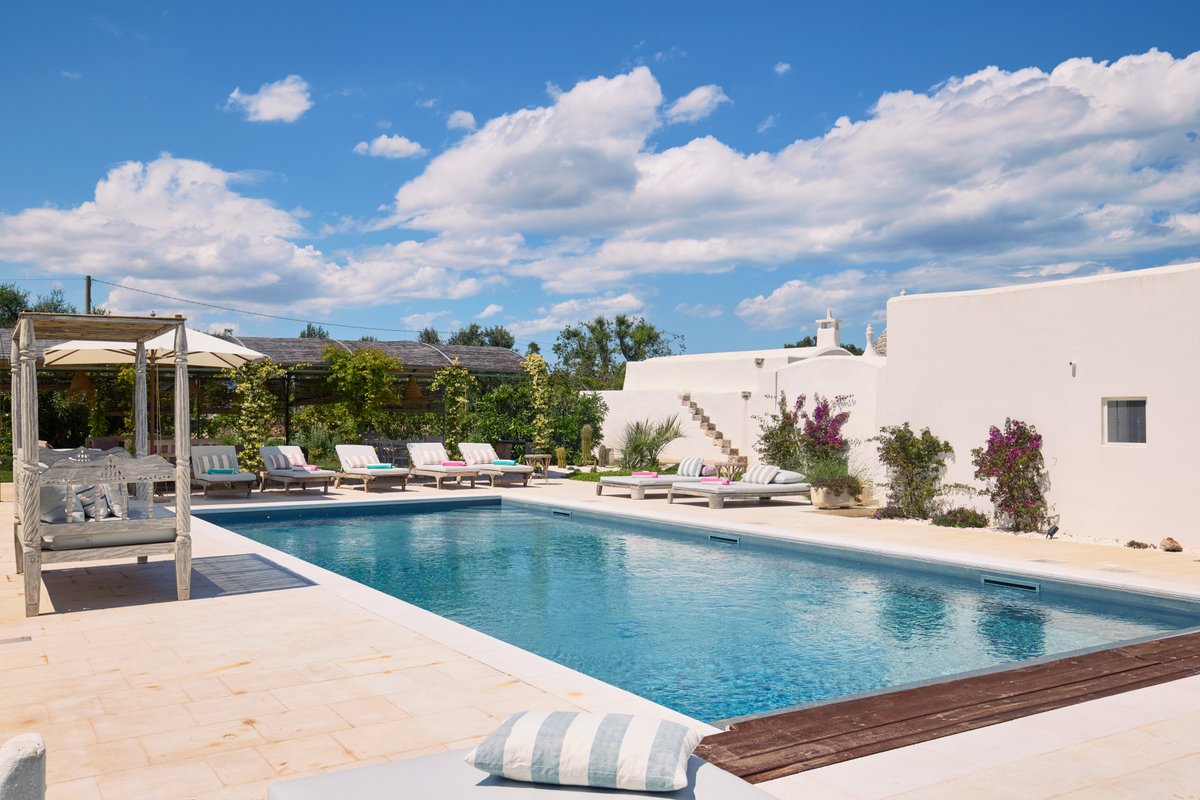 Trullo Sessana, Large pool with auto safety cover