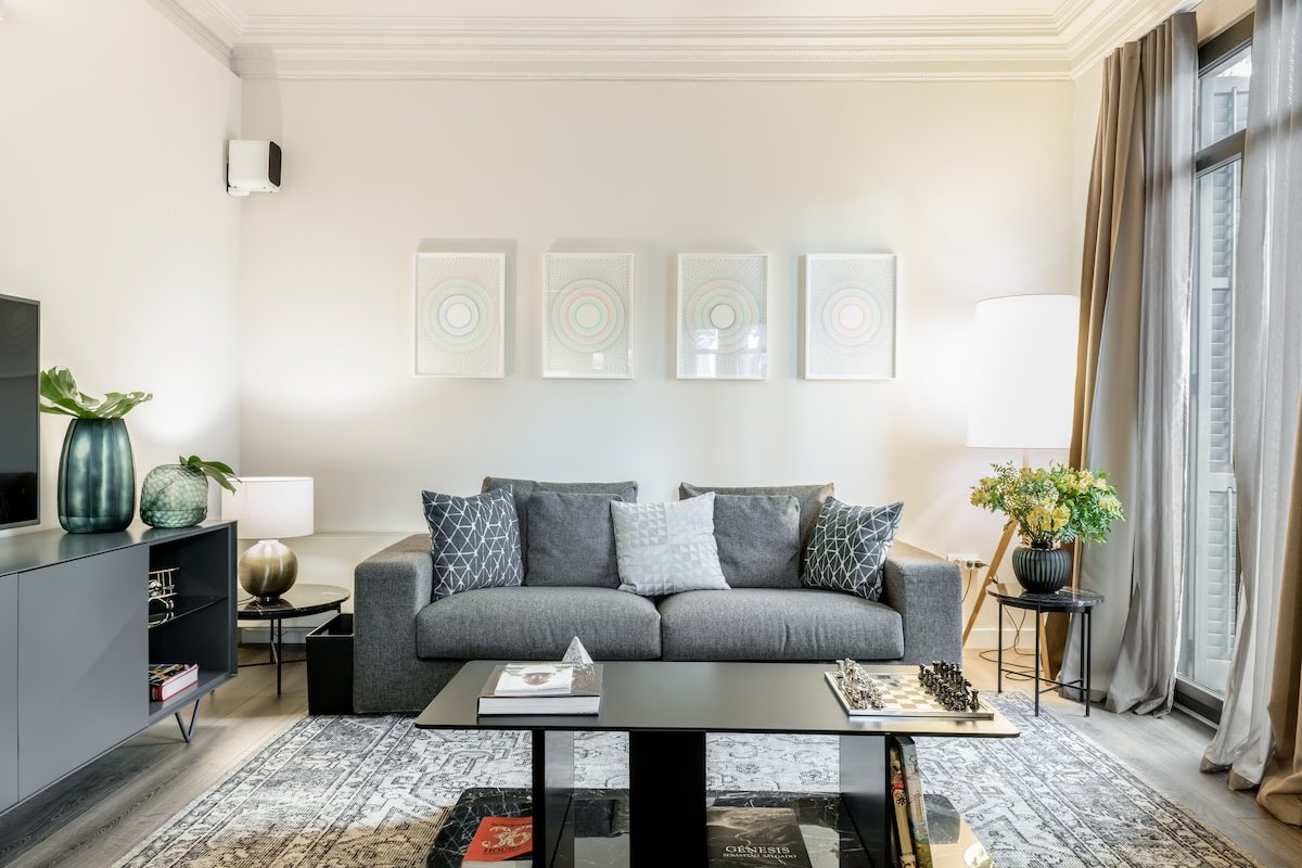 Luxury 5 rooms apartment, exclusive Eixample area gallery image 3