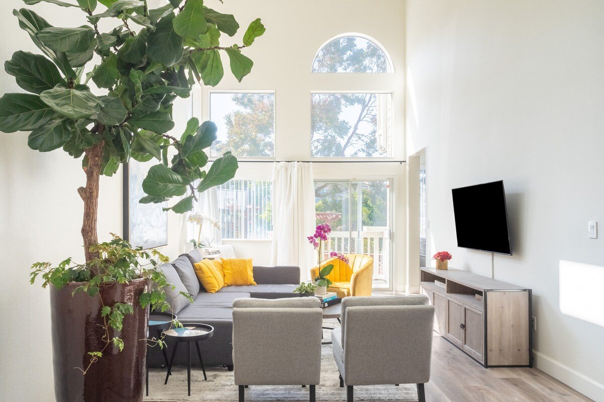 Stunning house with views and oasis garden gallery image 5