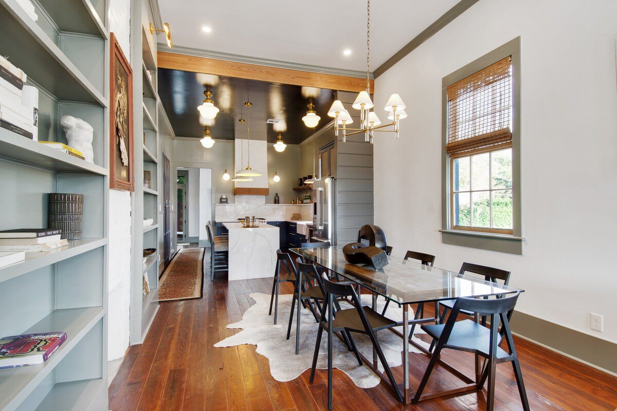 The Prince on Pleasant with a Pool gallery image 4