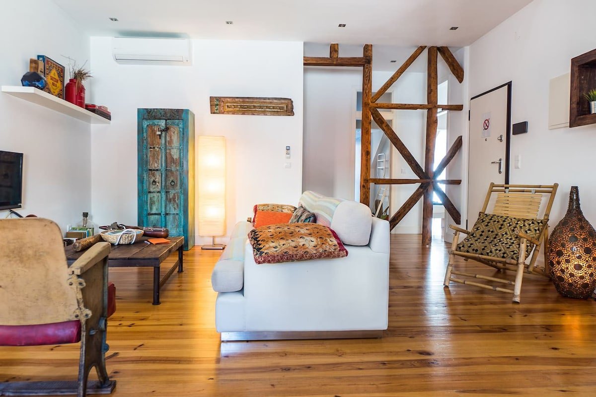 Stylish 2BR Loft w/ Views • Av. Liberdade & Metro gallery image 2