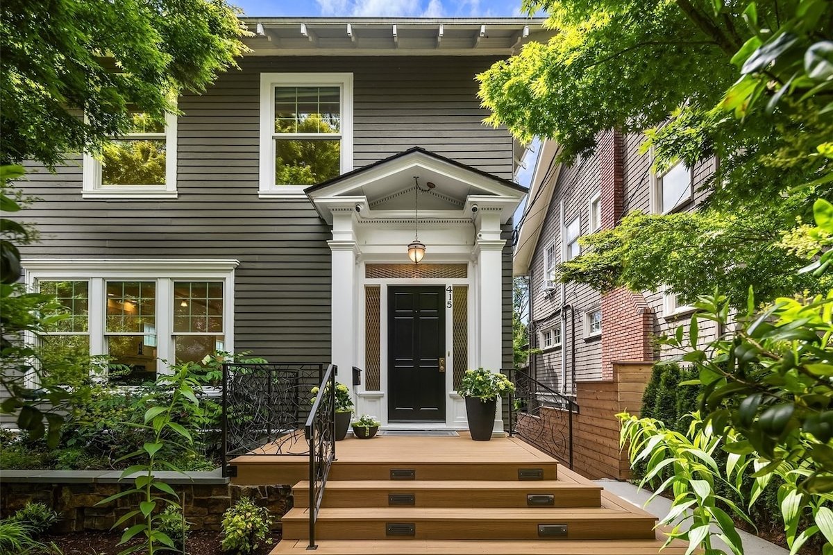 Charmer in Historic Capitol Hill w SpaceNeedleView gallery image 5