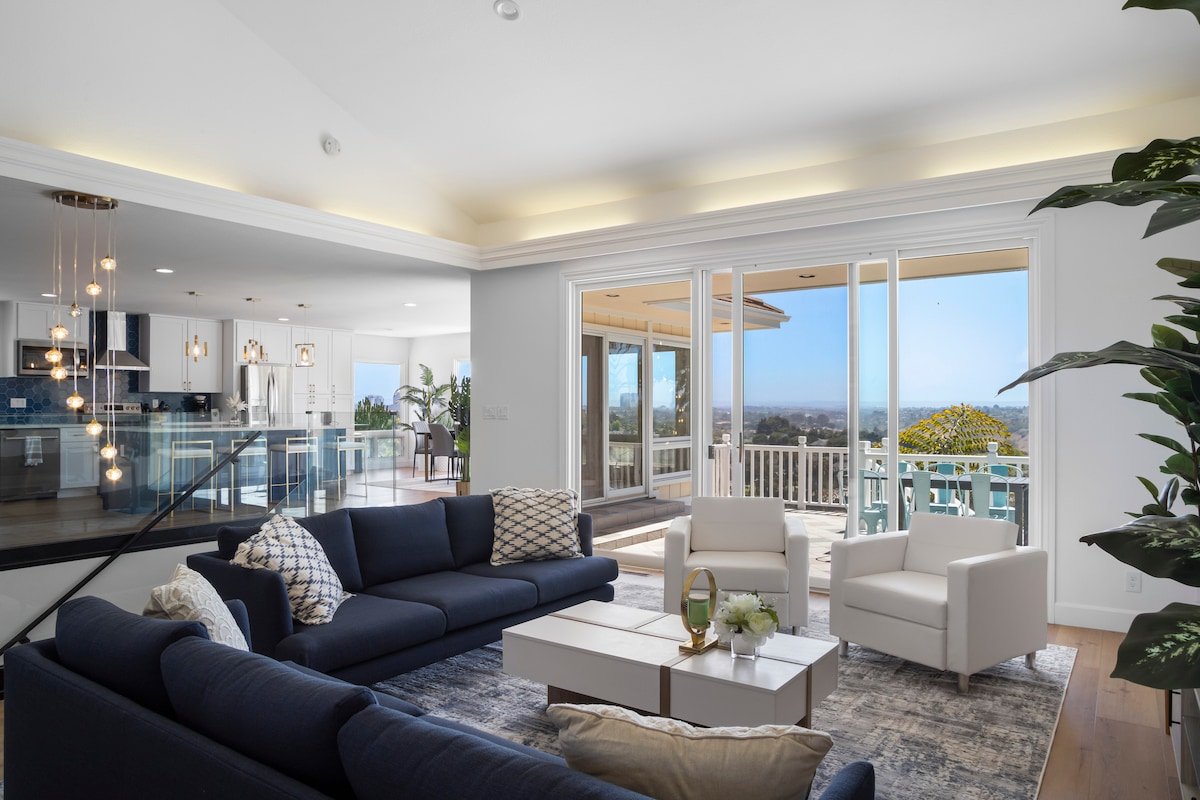 Luxury Villa Near The Beach With Gorgeous Views gallery image 3