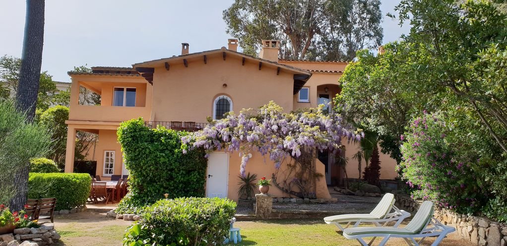 Unique house and garden at 45 m. of the beach. BE. gallery image 2