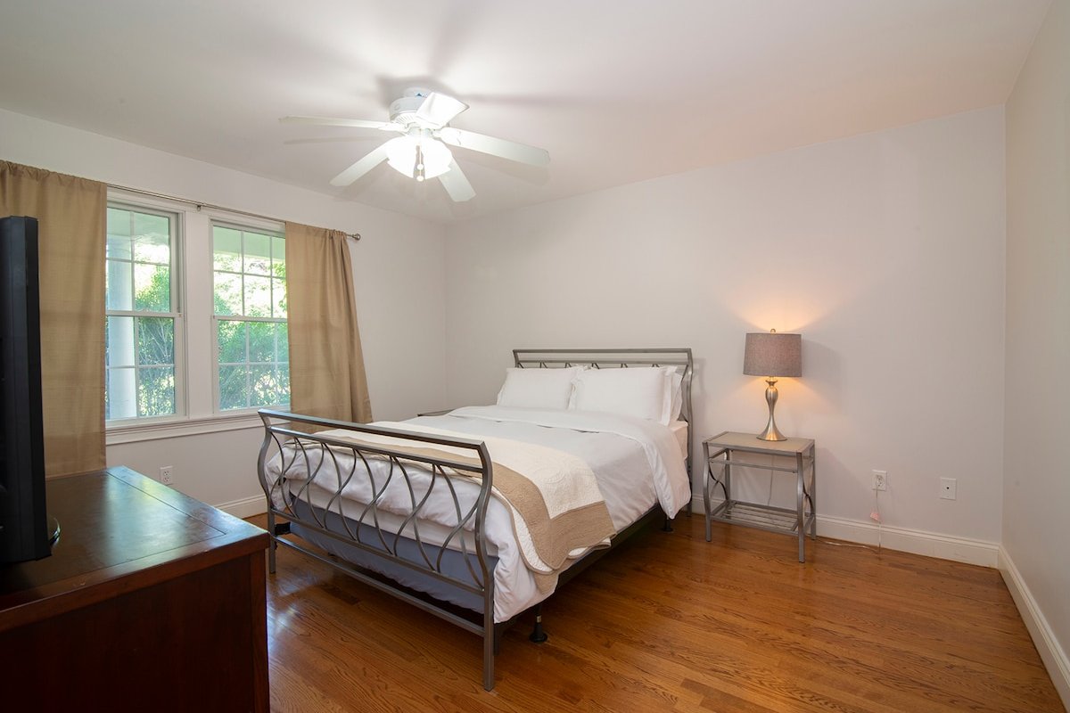 Gorgeous Pool Oasis gallery image 5