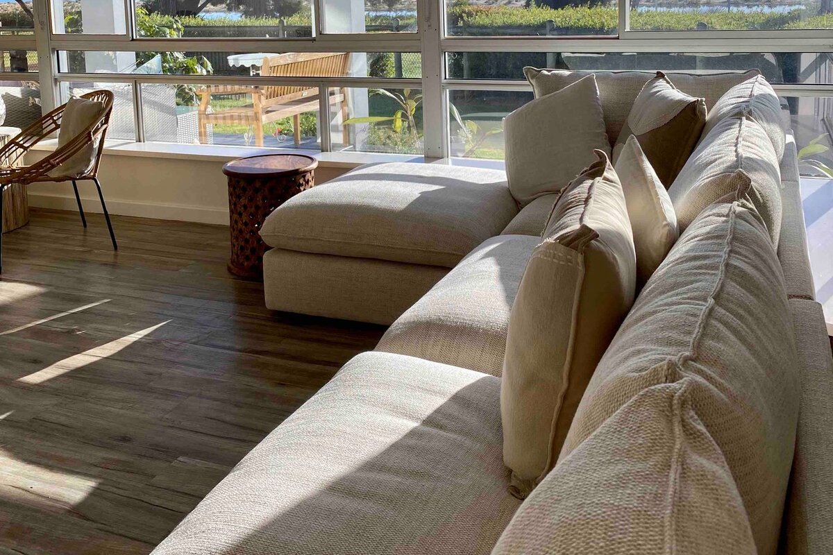 Beach front with Stunning views gallery image 3