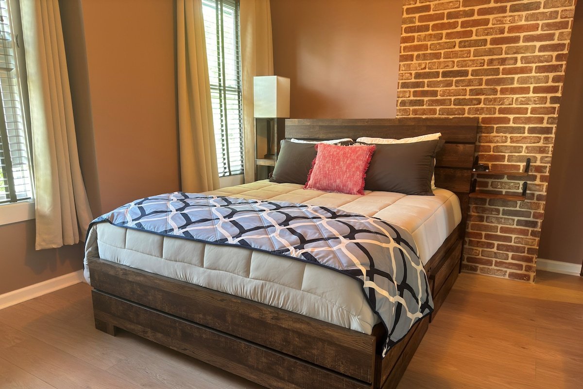 UrbanOasis, 3BD/2BA Corner Apt. Minutes to NYC gallery image 3