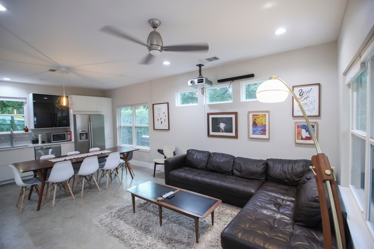 Modern Secluded Villa – 4 Mins to Downtown gallery image 3