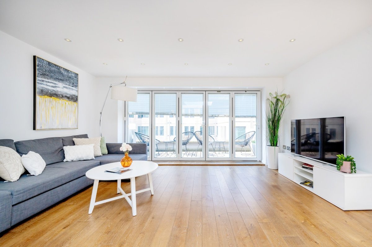 Chic & Luxurious Covent Garden Penthouse gallery image 4