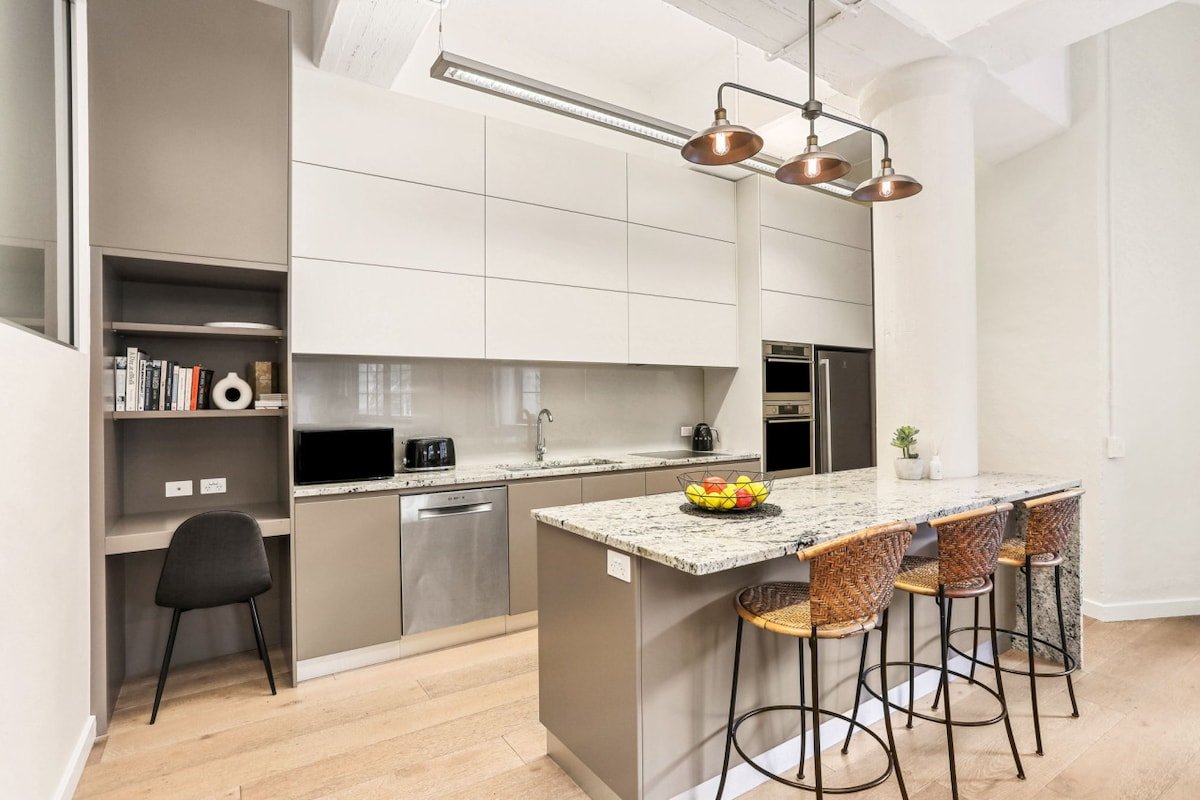 Renovated Warehouse Conversion In Heart Of Sydney! gallery image 4