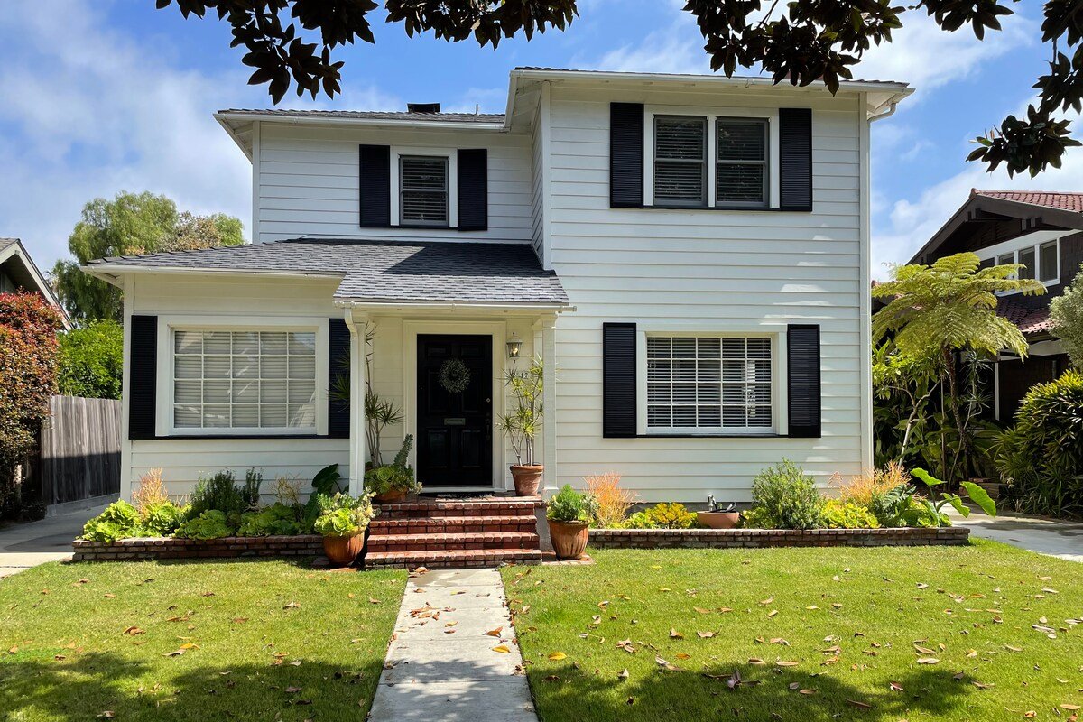 Big House at the Beach / Near Convention Center gallery image 3