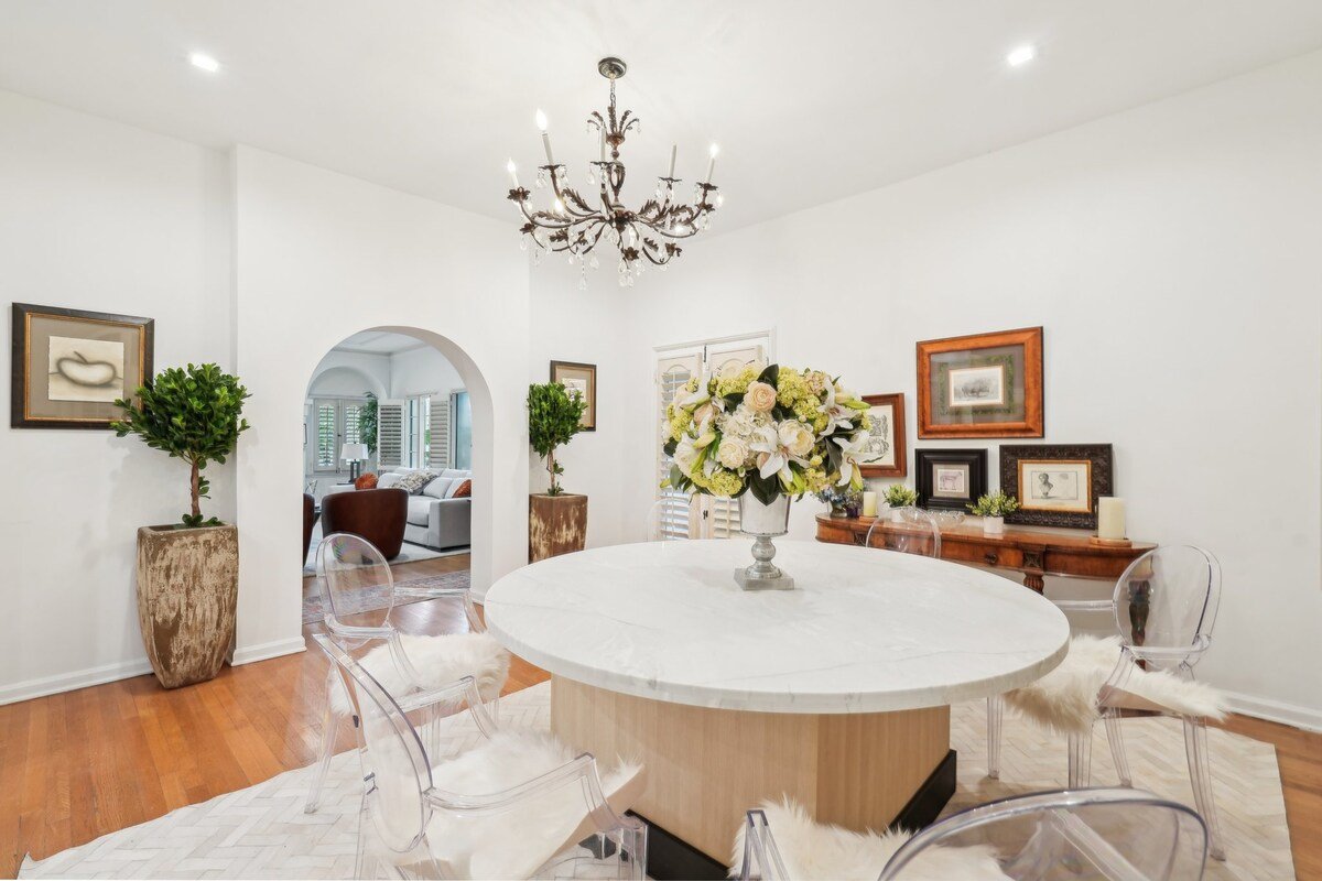 Walk To Rodeo Dr! 3000 Sqft! EntireTop Floor. Luxe gallery image 5