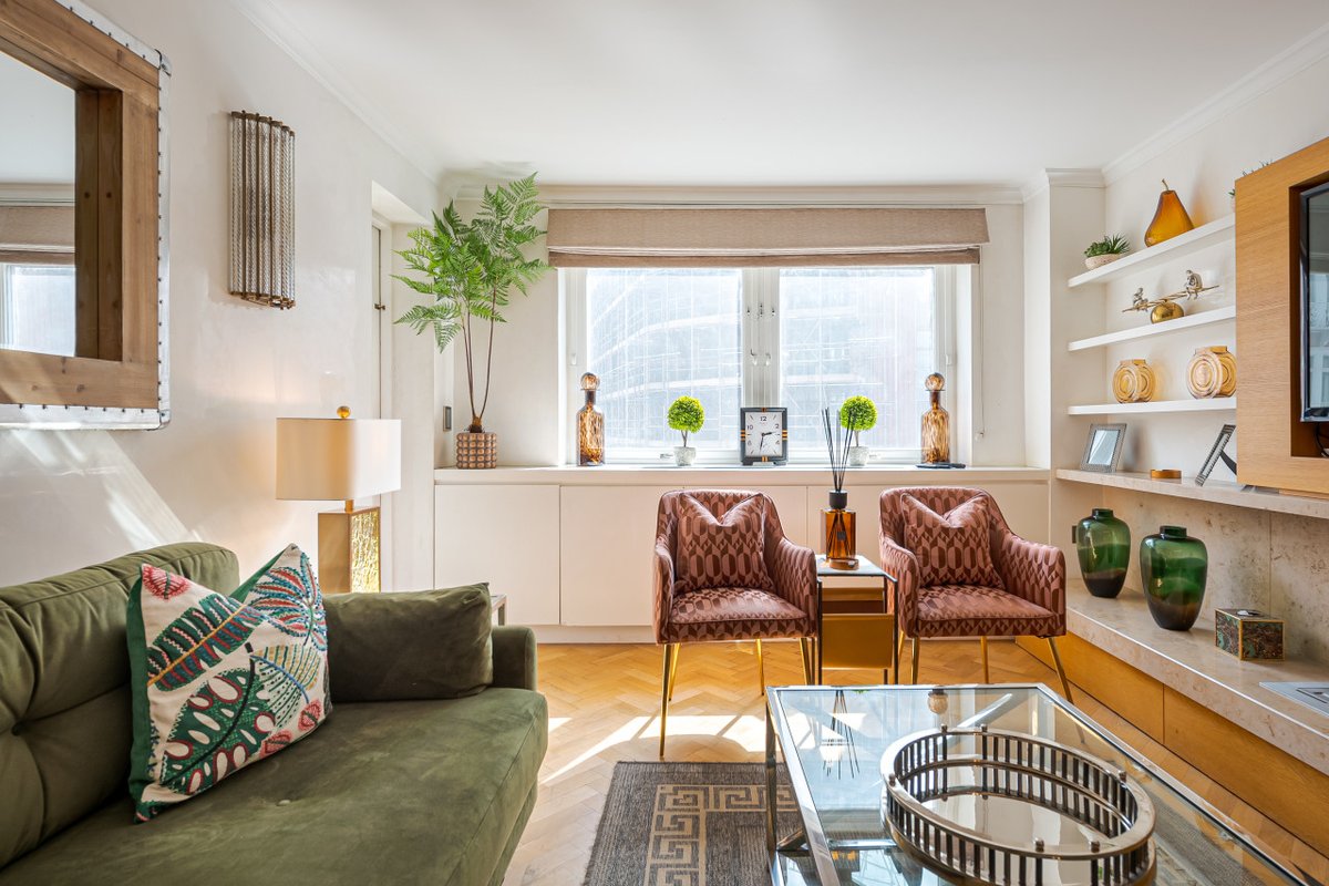 Luxury 2BR Overlooking Harrods & London Skyline