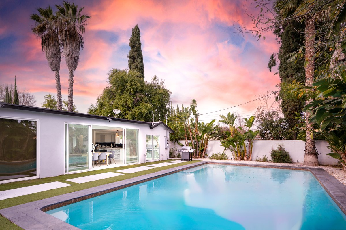 Los Angeles 4-BR Home | Pool | BBQ | Sleeps 10