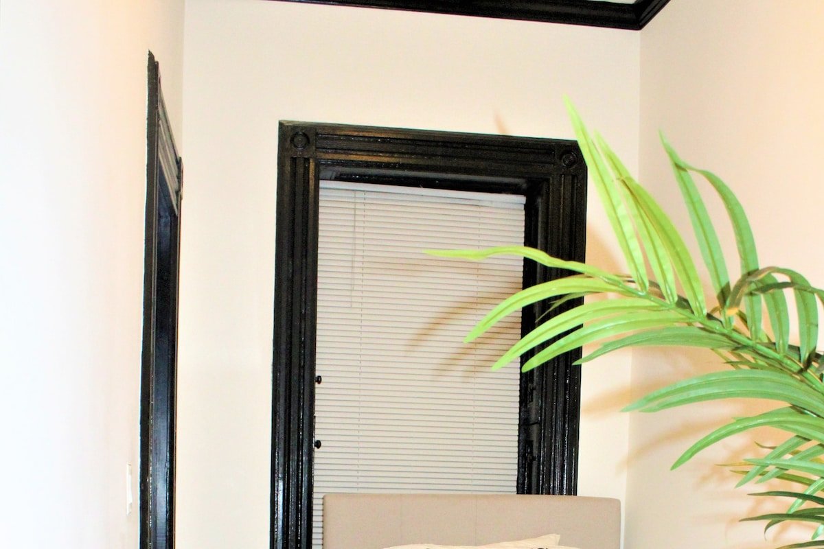 Opulent Room-Penthouse Suite-2mins to subway. gallery image 4