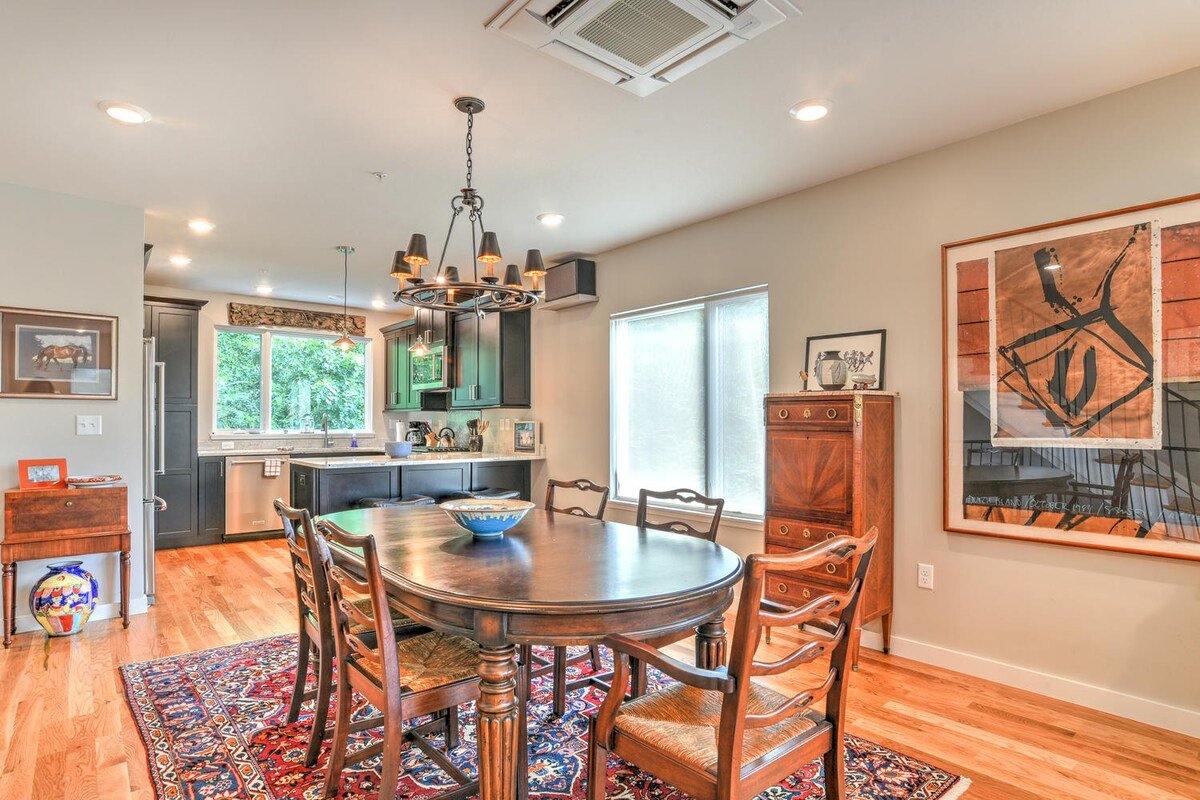 Luxe Townhouse with Garage and Terrace gallery image 5