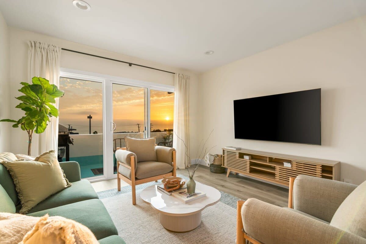 Oceanview Suite | Steps from Ocean | King bed gallery image 2
