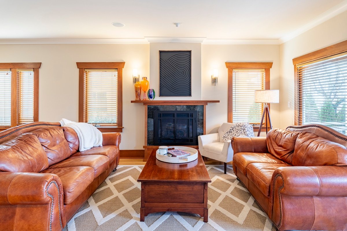 Stately Craftsman- Central Location: Downtown 1 mi gallery image 3