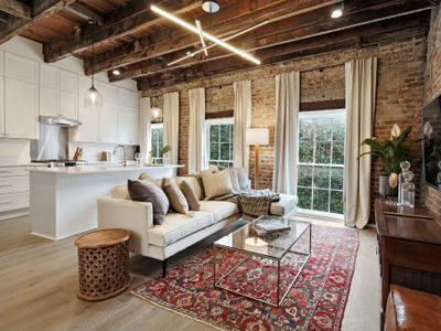 Luxury Historic Hotel Suite | 5 min to FQ