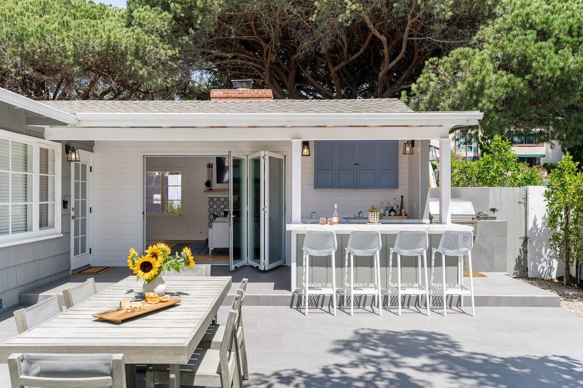 Gorgeous 4-bd Haven, steps from Windansea Beach gallery image 4