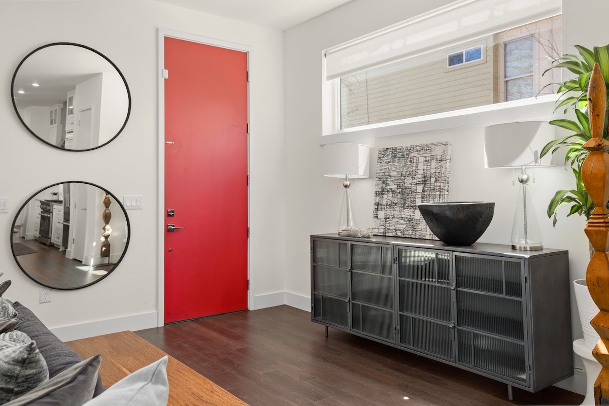 Modern Urban Oasis w/ Pool, Jacuzzi & City Views gallery image 3