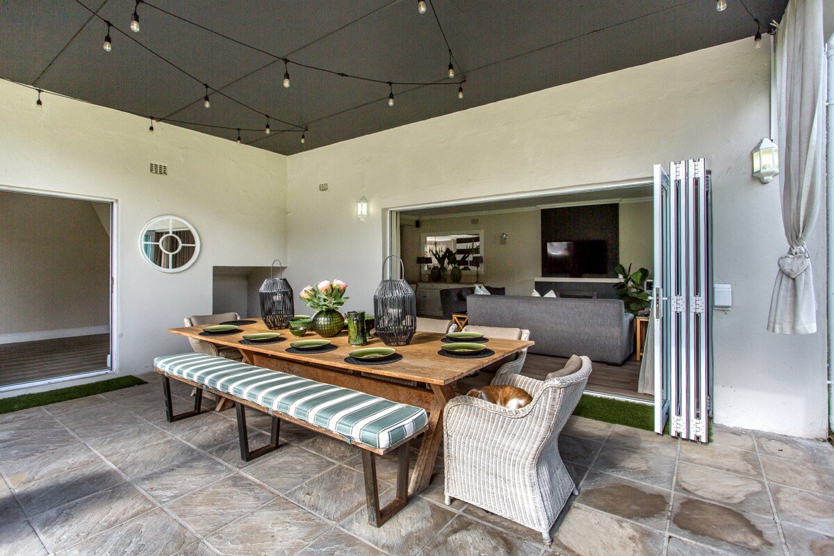 Luxury 5 bedroom Home + Pool & Fives Soccer pitch gallery image 5