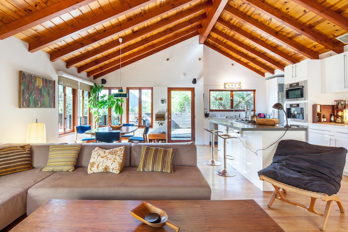 The Paradise Hot-Tub Treehouse gallery image 2