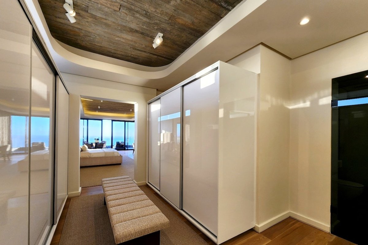 Lijaro Villa by Steadfast Collection gallery image 2