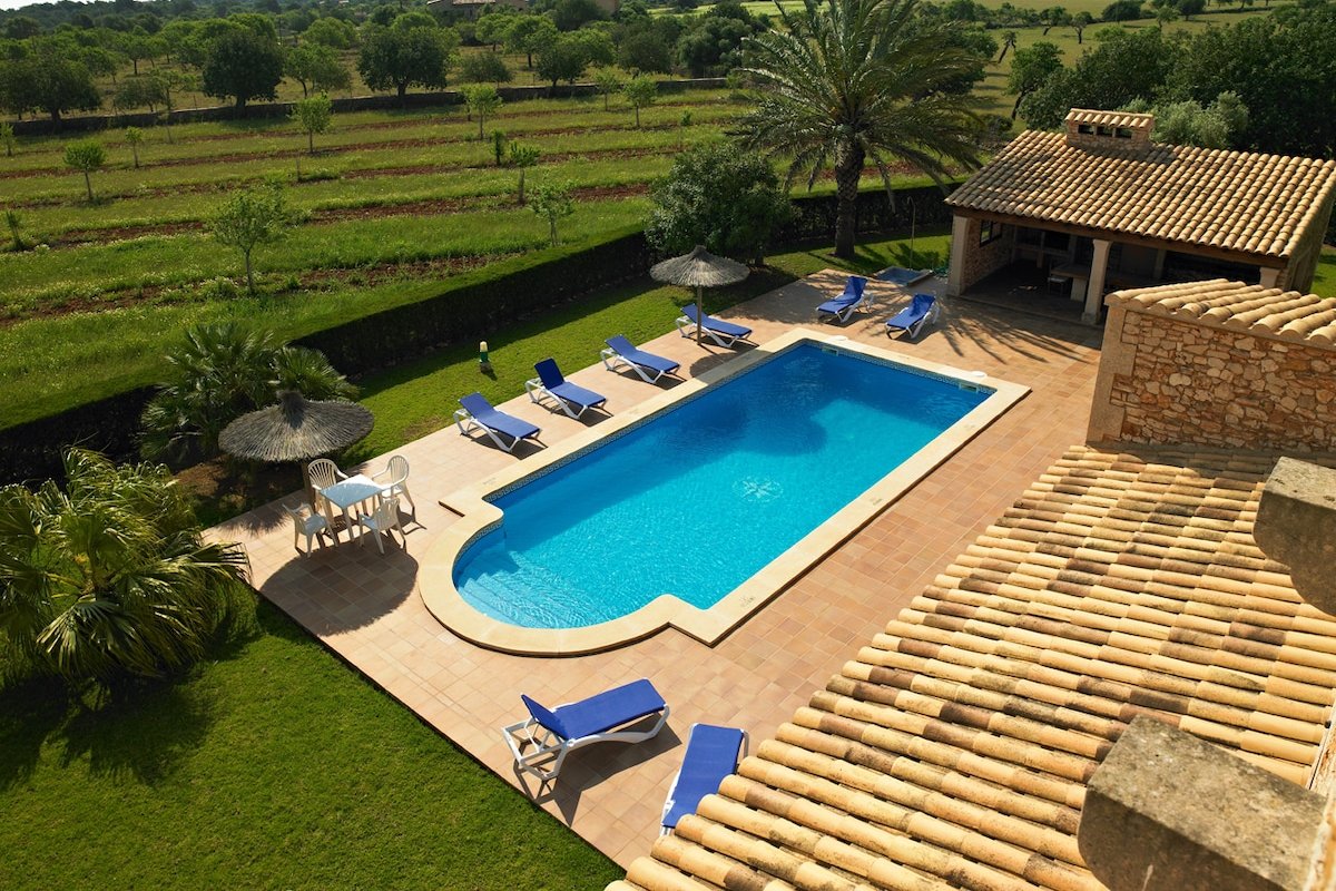 VILLA SES FIGUERES HOUSE WITH POOL AND INTERNET gallery image 3