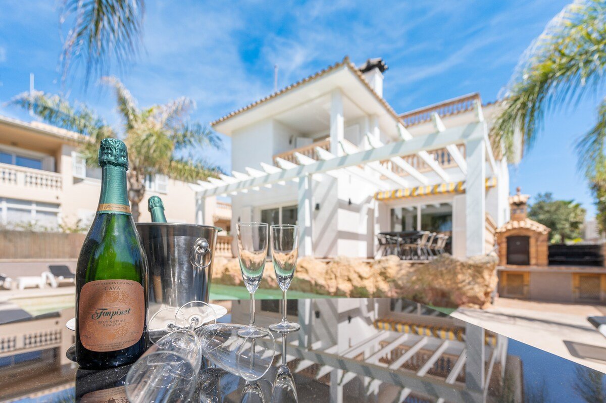 Vila SOL FELOSTAL,130m to beach,near airport&Palma gallery image 5