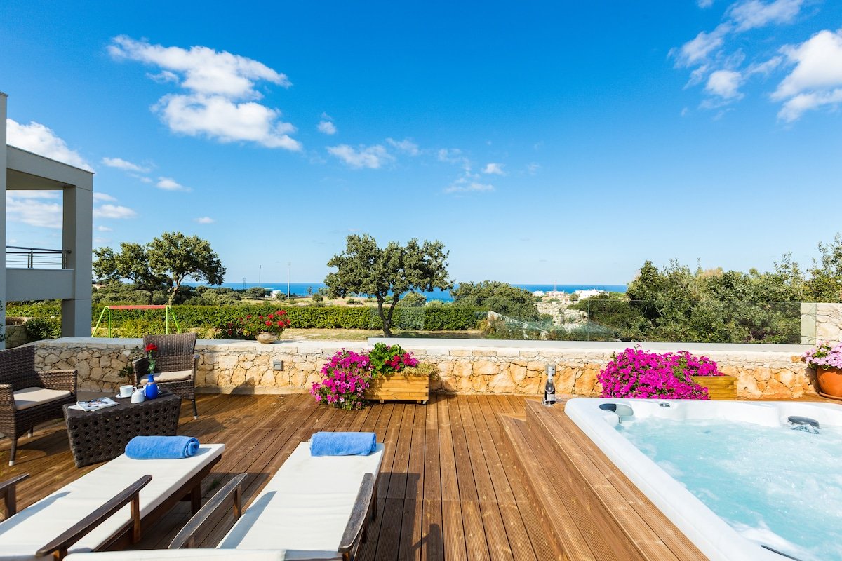 Full Privacy Family Villa Victoria! gallery image 2